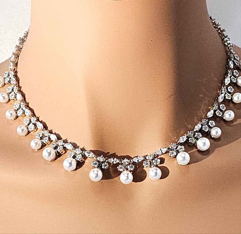 Graceful pearls and diamond jewelry Set