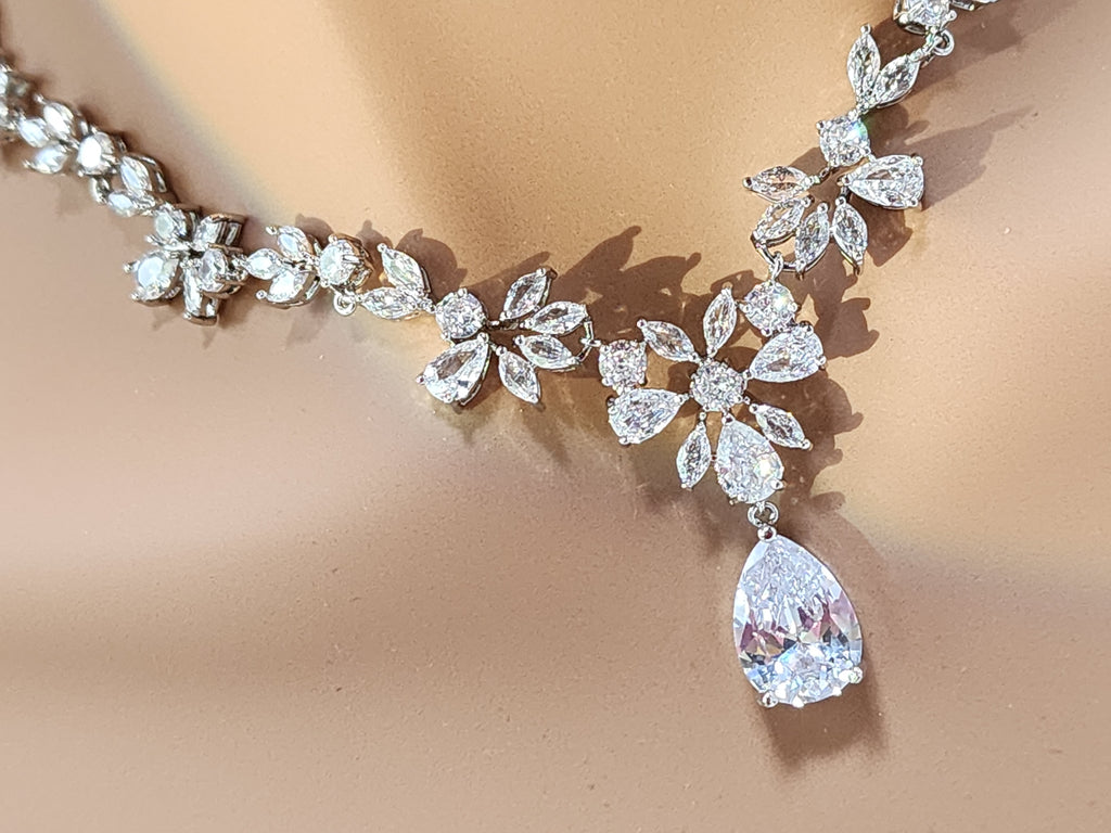 Regal Teardrop Wedding Set