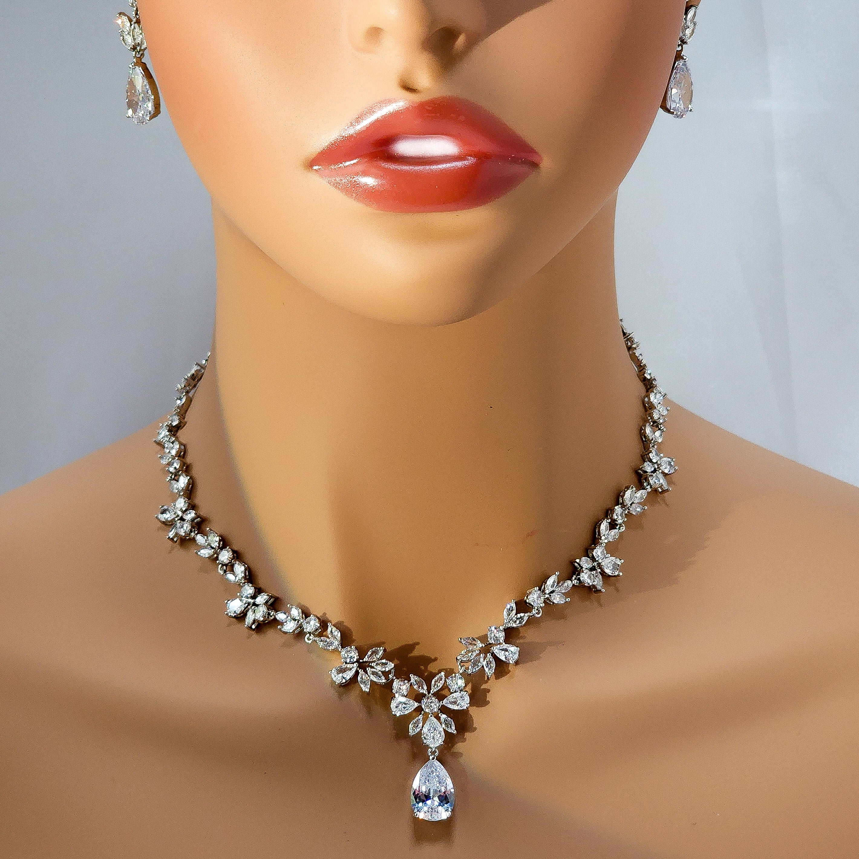 Regal Teardrop Wedding Set