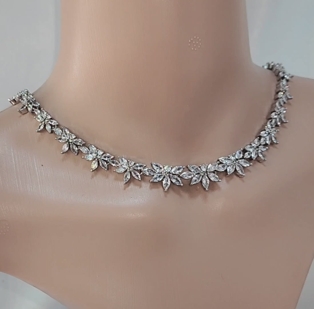 Flower Kisses Wedding Set